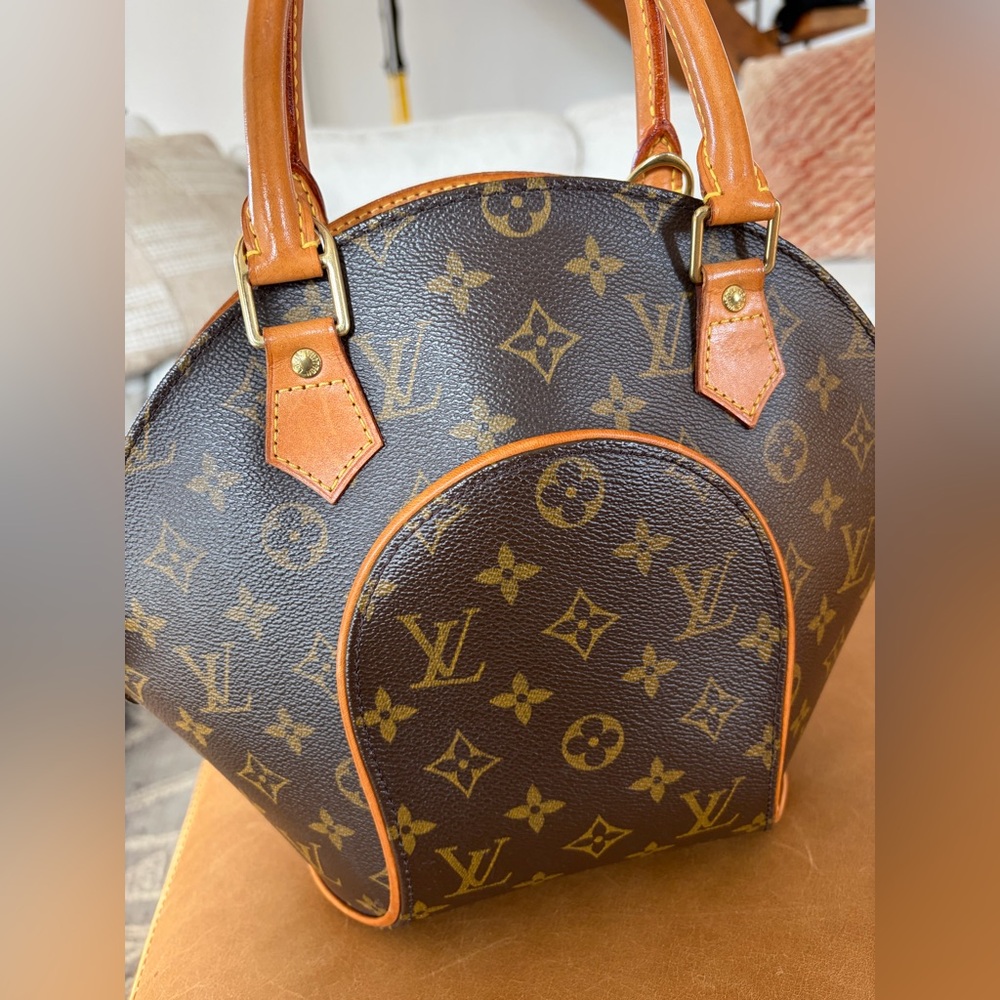 Louis Vuitton Ellipse MM Designer Handbag - Picture 5 of 5
